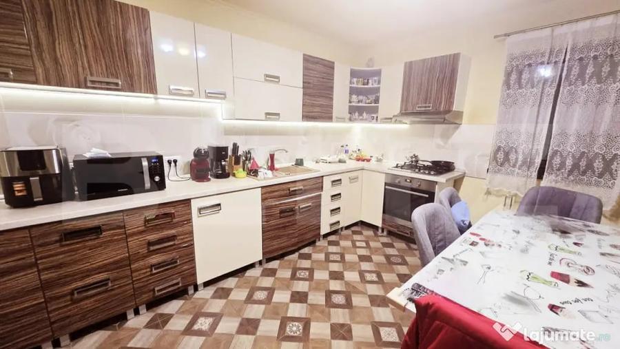 Casă cu 5 camere cu Teren 520 Mp în Central