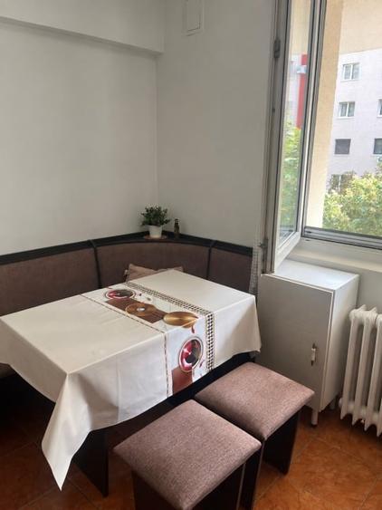 Apartament cu 2 camere decomandat, mobilat în Berceni
