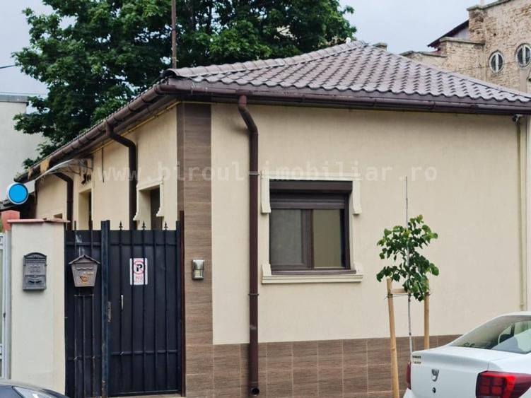 Casă individuală cu 3 camere cu Canalizare în Tomis II