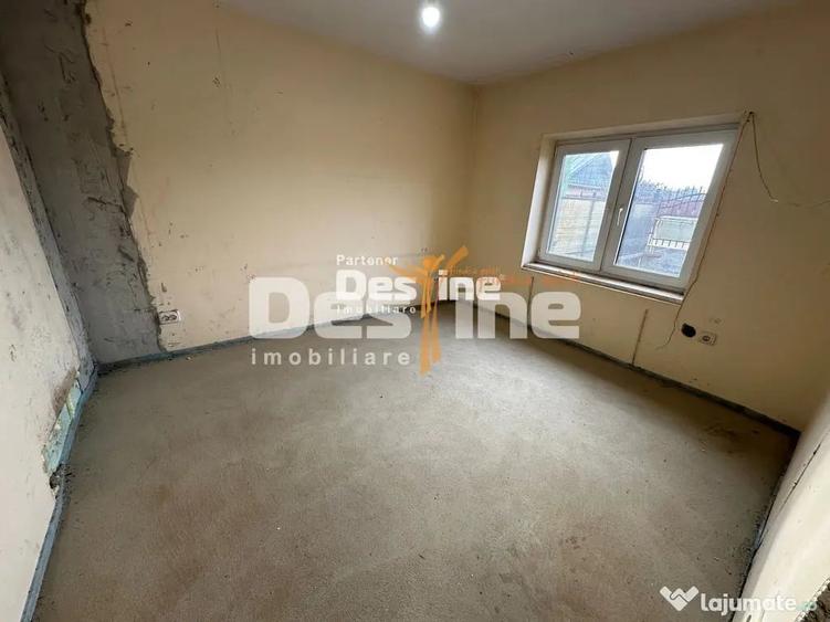 Casă cu 3 camere cu Teren 450 Mp în Central