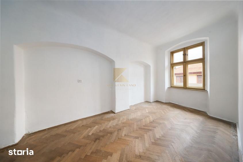 Casă cu 4 camere decomandat cu Teren 292 Mp în Centrul Istoric