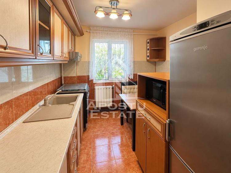 Apartament cu 3 camere decomandat, mobilat în Girocului