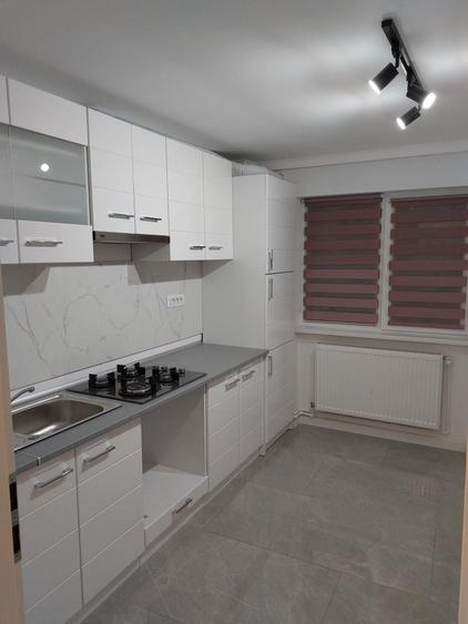 Apartament cu 2 camere semidecomandat în George Enescu