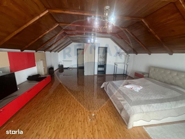 Casă cu 4 camere în Central