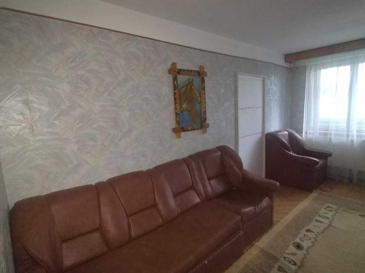 Apartament cu 3 camere semidecomandat în Central
