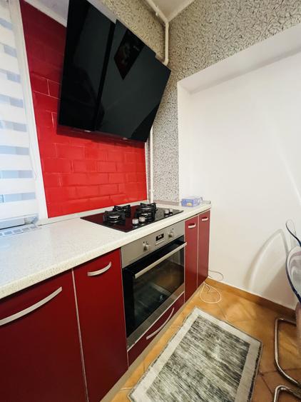 Apartament cu 4 camere decomandat, mobilat în Tei