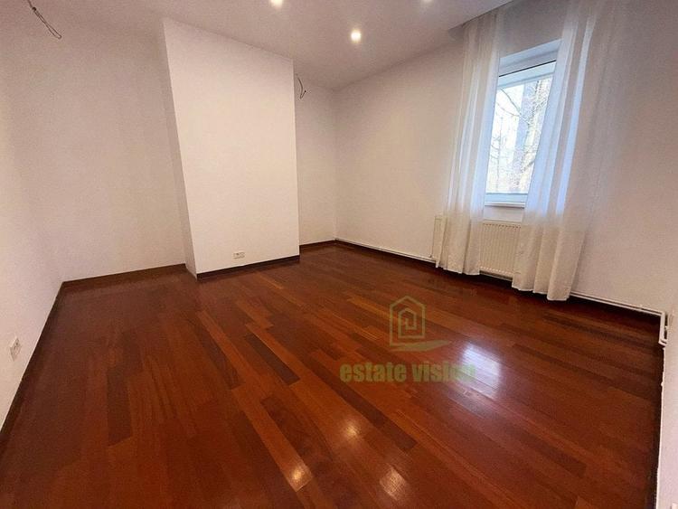 Apartament cu 5 camere semidecomandat în Primăverii