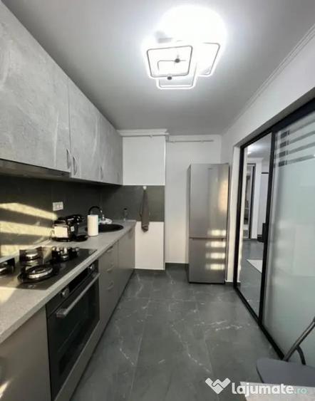 Apartament cu 2 camere decomandat în Trocadero