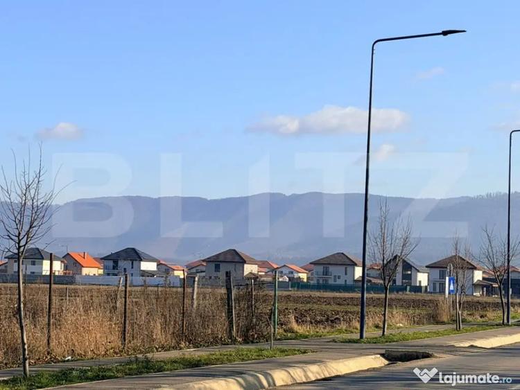 Teren de 10000 mp, în Cristian