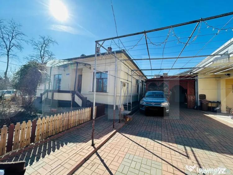 Casă cu 5 camere cu Teren 900 Mp în Central