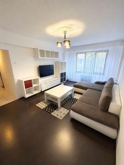 Apartament cu 4 camere decomandat în Rogerius