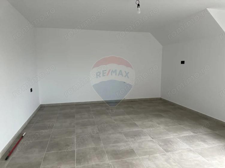 Casă cu 5 camere cu Teren 1200 Mp în Rediu