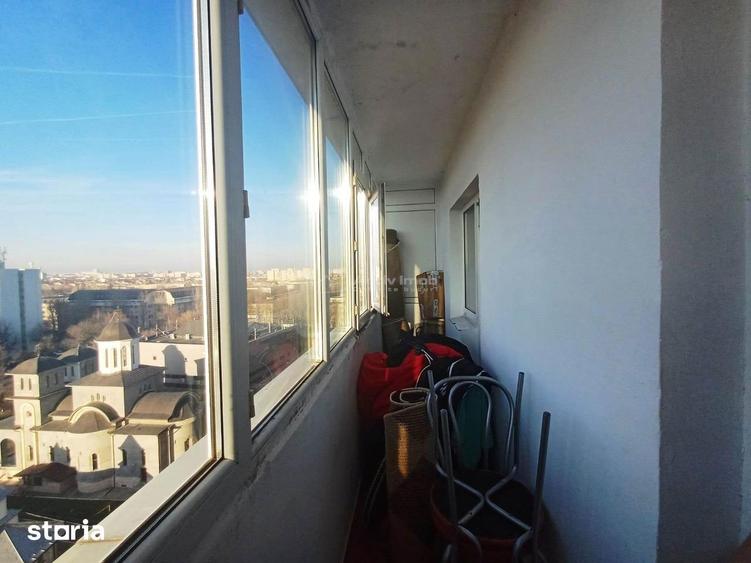 Apartament cu 4 camere semidecomandat în Berceni