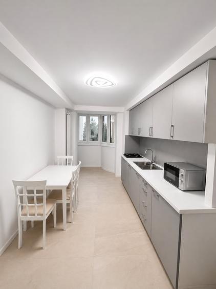 Apartament cu 3 camere decomandat, mobilat în Decebal