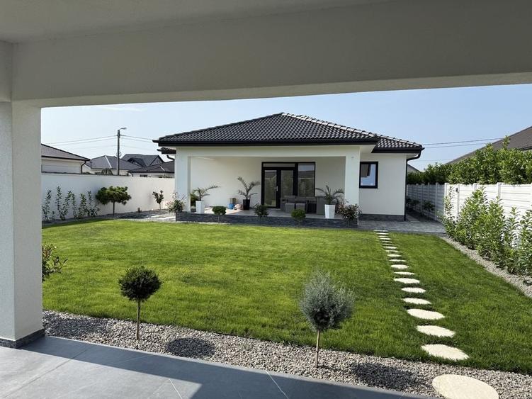 Casă cu 3 camere cu Teren 670 Mp în Exterior Vest