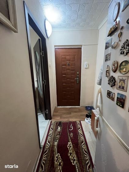 Apartament cu 2 camere semidecomandat în Craiovița Nouă