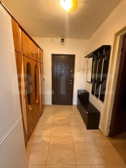 Apartament cu 2 camere semidecomandat, mobilat în Micro 6