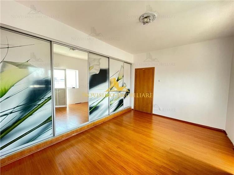 Casă individuală cu 7 camere cu Teren 300 Mp în Central