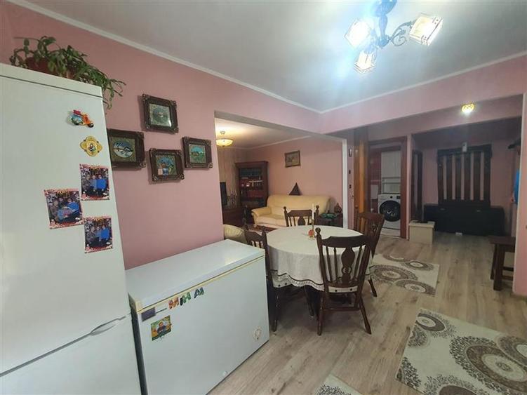 Apartament cu 2 camere decomandat, mobilat în Central