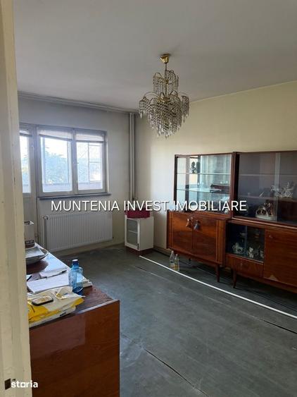 Apartament cu 2 camere semidecomandat, mobilat în Trivale