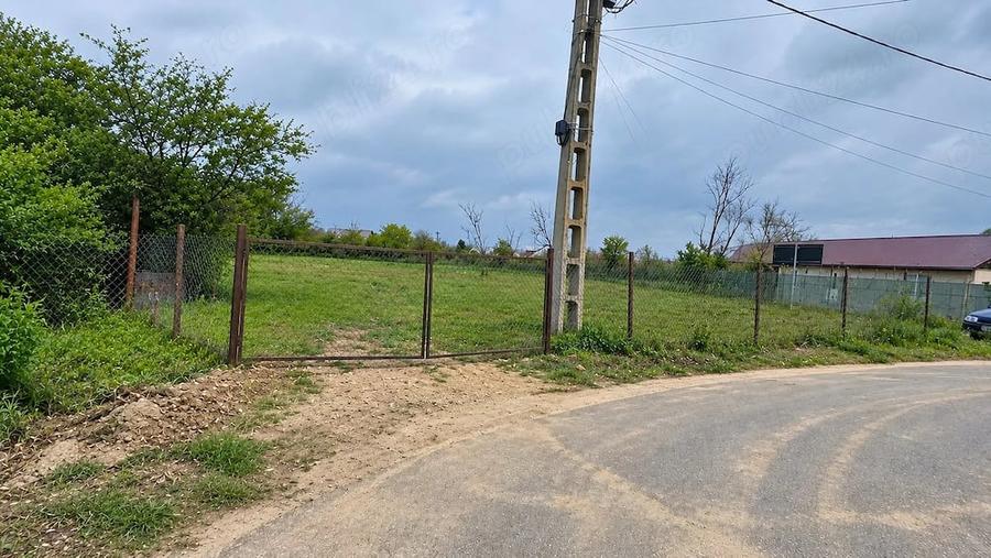 Teren de 6913 mp, în Smeeni