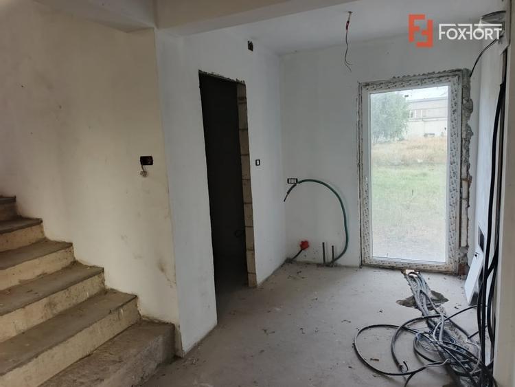 Casă individuală cu 5 camere cu Teren 747 Mp în Sânandrei