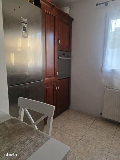 Apartament cu 3 camere decomandat în Titan