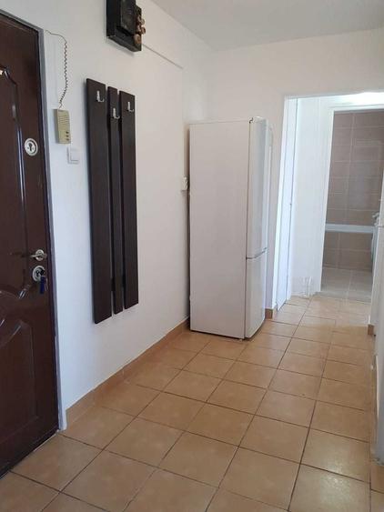 Apartament cu 2 camere decomandat, mobilat în Uverturii
