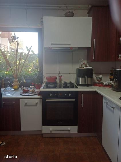Casă cu 6 camere cu Teren 450 Mp în Cristian