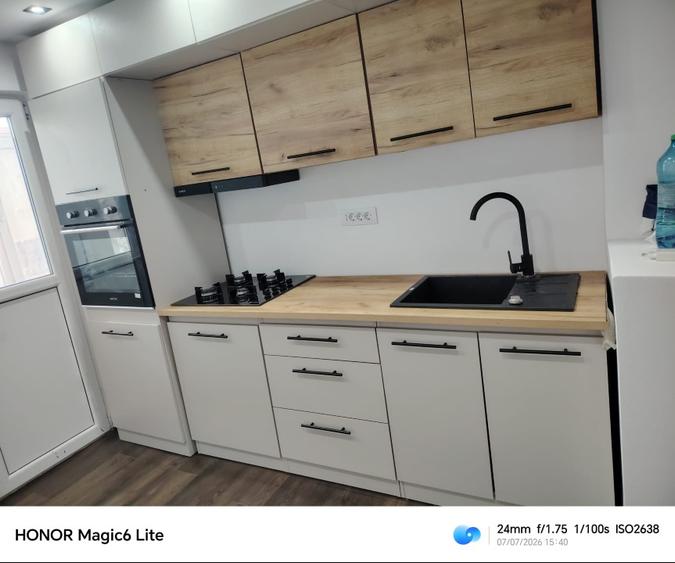 Apartament cu 3 camere decomandat în Micro 4