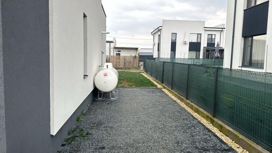 Casă individuală cu 3 camere cu Canalizare în Câmpineanca