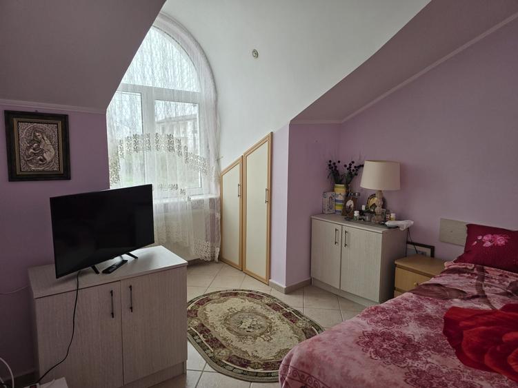 Casă cu 4 camere în Central