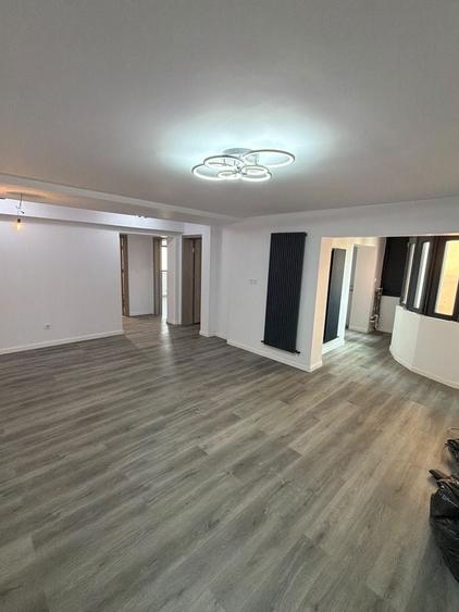Apartament cu 3 camere decomandat în Ultracentral