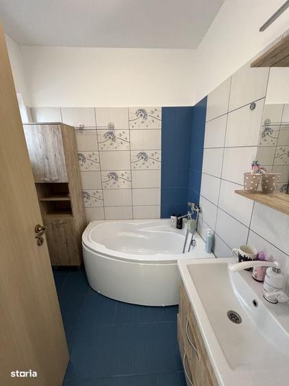 Casă cu 4 camere decomandat în Central