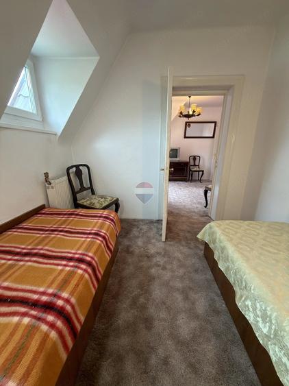 Apartament cu 3 camere semidecomandat în Cioplea