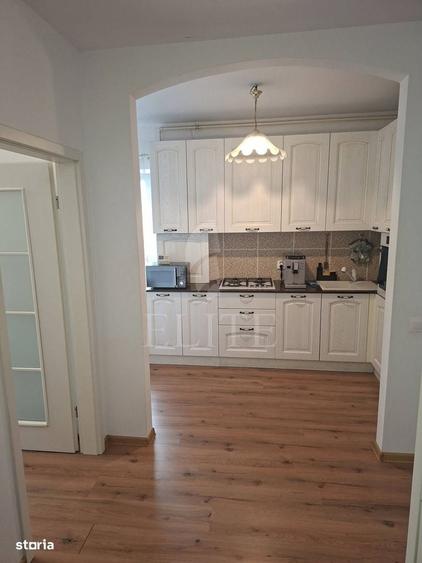 Apartament cu 3 camere decomandat în Europa