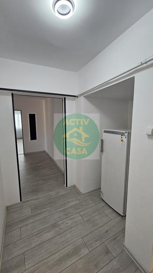 Apartament cu 3 camere semidecomandat în Est