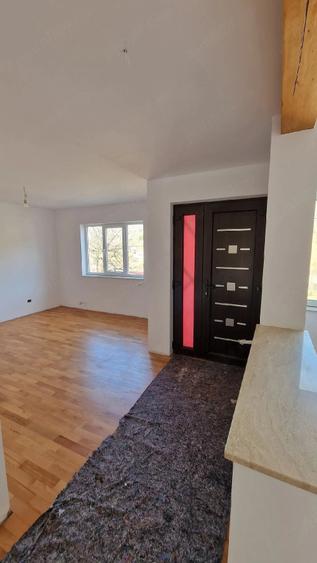 Casă cu Teren 7 Mp în Central