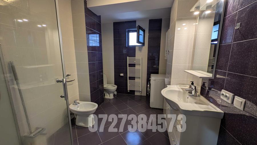 Apartament cu 3 camere semidecomandat în Cug