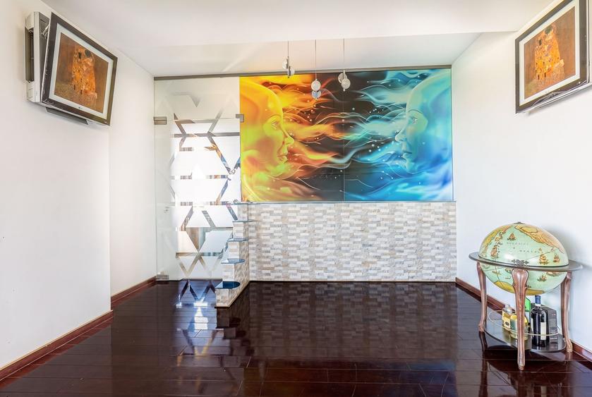 Penthouse cu 4 camere decomandat în Băneasa