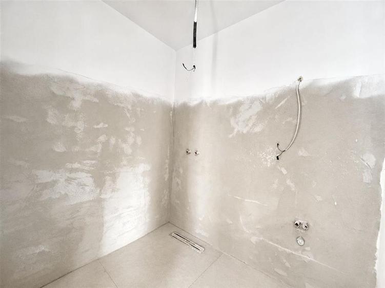 Apartament cu 3 camere decomandat în Turnișor