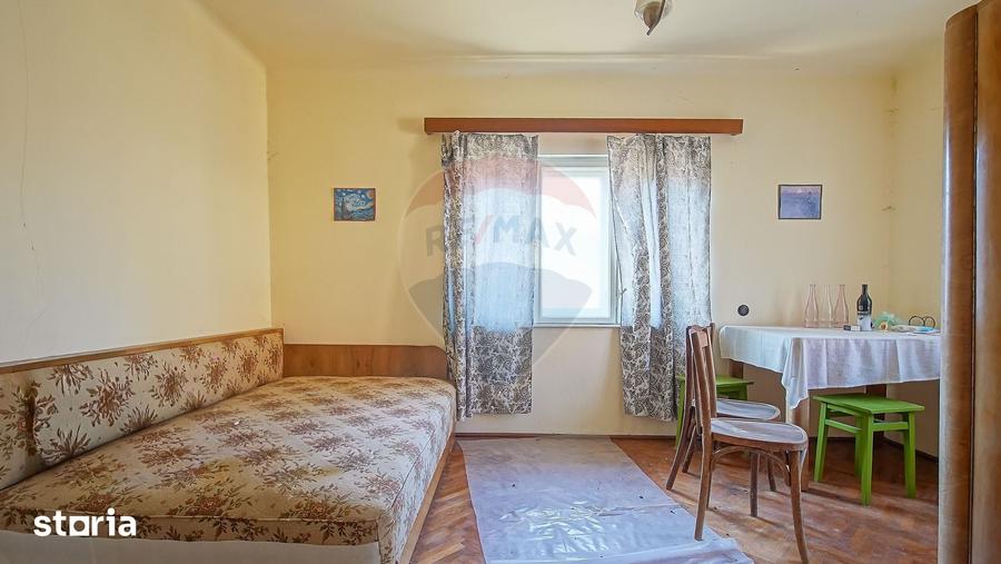 Casă cu 2 camere cu Teren 230 Mp în Schei