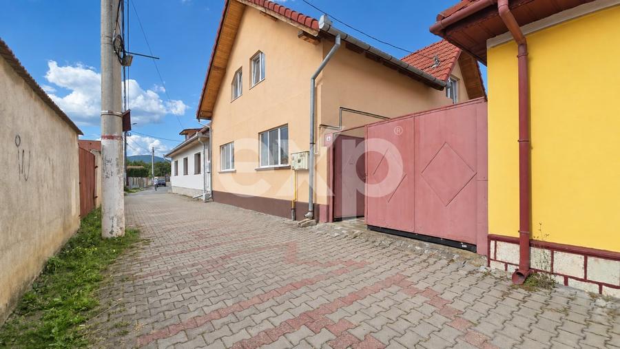 Casă individuală cu 7 camere cu Canalizare în Ghimbav