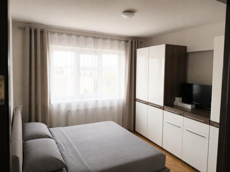 Apartament cu 4 camere decomandat în Exterior Vest