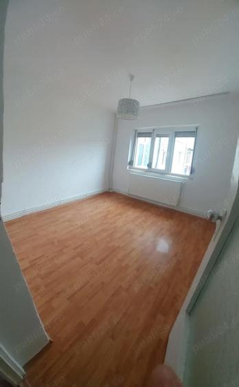 Apartament cu 3 camere decomandat în Micro 21