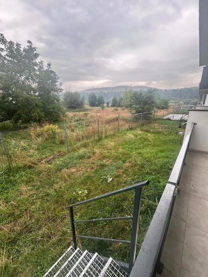 Apartament cu 3 camere semidecomandat în Florești