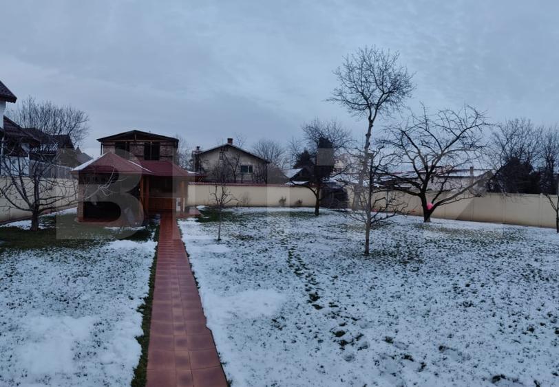 Casă individuală cu 10 camere cu Canalizare în Central
