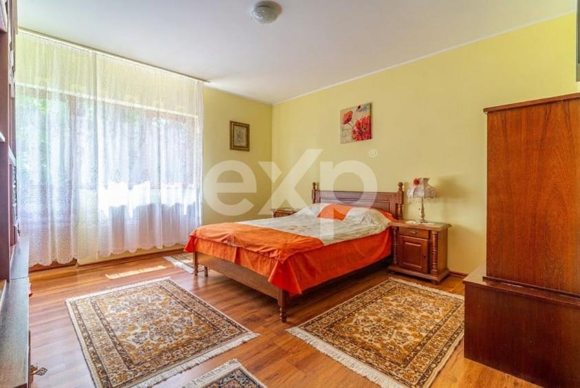 Casă cu 5 camere cu Teren 490 Mp în Podul Vadului
