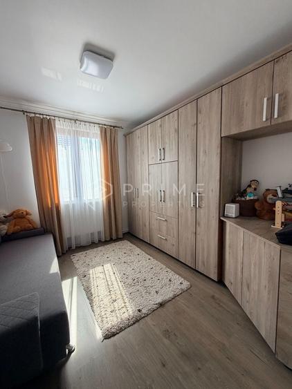 Casă individuală cu 6 camere cu Canalizare în Dâmbu Pietros