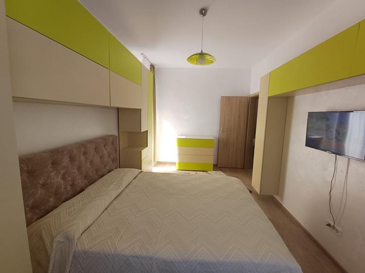 Apartament cu 2 camere decomandat în Tractorul